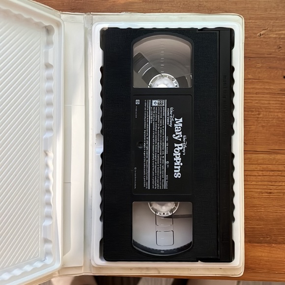 Walt Disney’s Mary Poppins VHS movie - Picture 3 of 3